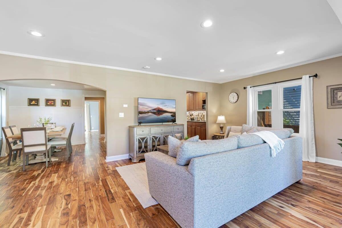 Queen Anne Charm Near Tech Hubs & Entertainment Seattle