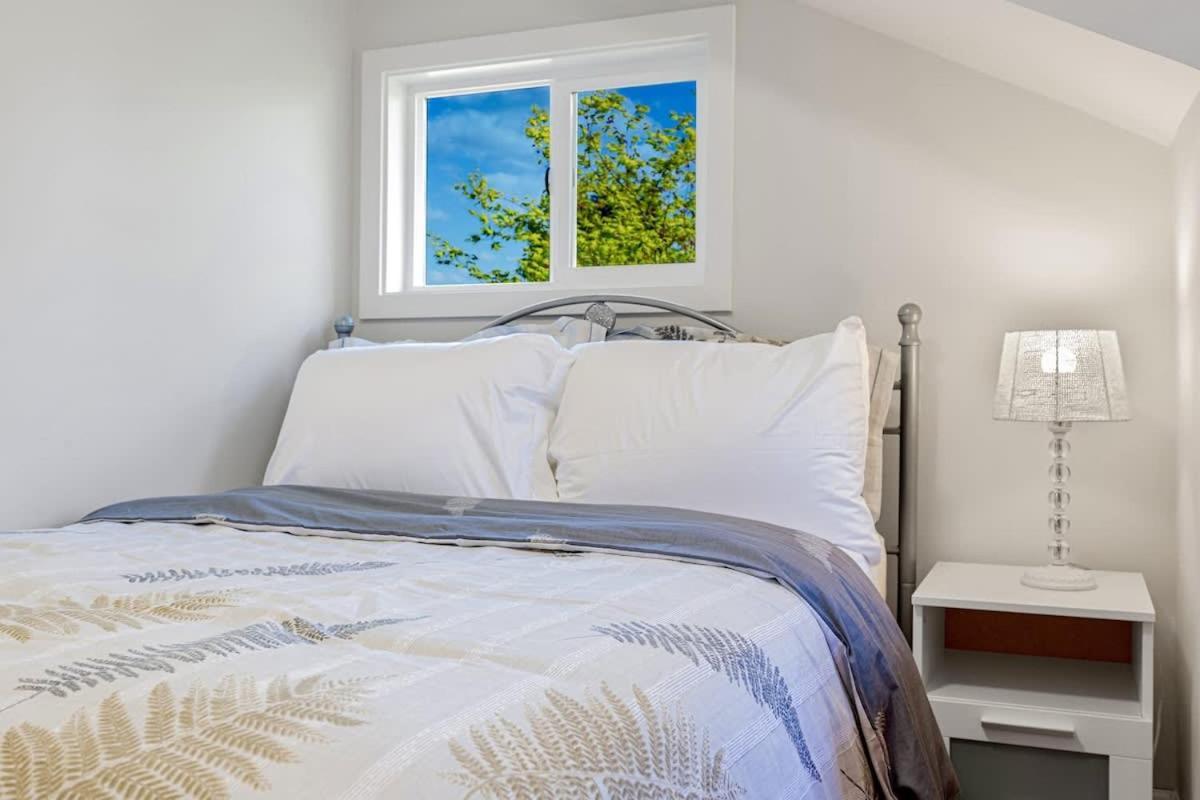 Queen Anne Charm Near Tech Hubs & Entertainment