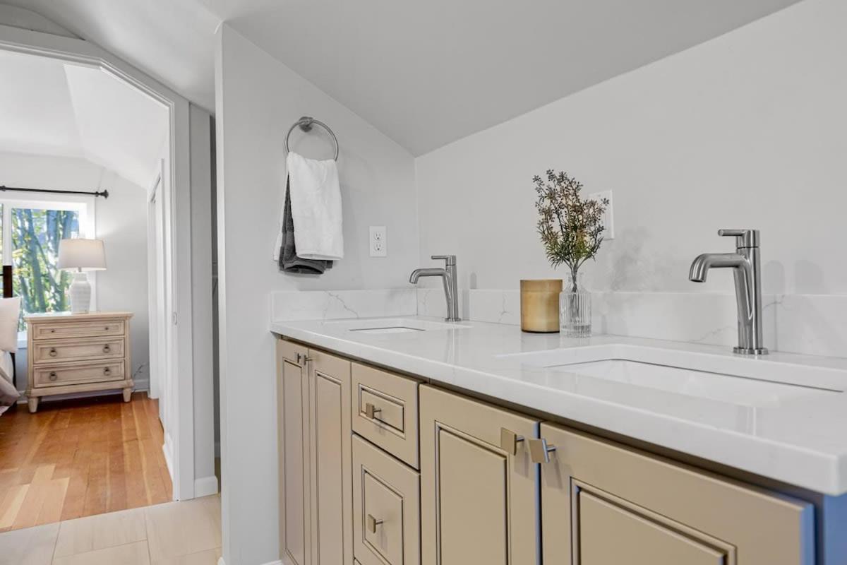 Queen Anne Charm Near Tech Hubs & Entertainment Holiday home Seattle